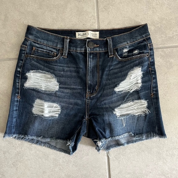 Mudd Women's High Rise Jean Shorts Juniors Size 5 Distressing Dark Wash Beachy - Picture 1 of 4